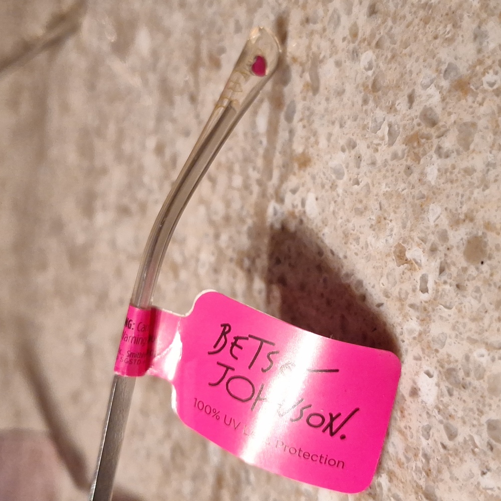 Betsey Johnson butterfly sunglasses - Picture 9 of 10